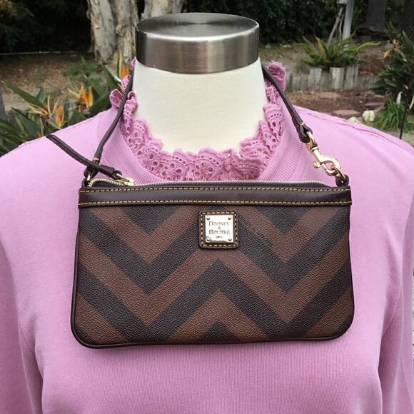 DOONEY AND BOURKE WRISTLET SMALL POUCH GOLD TONE HARDWARE - Picture 2 of 14